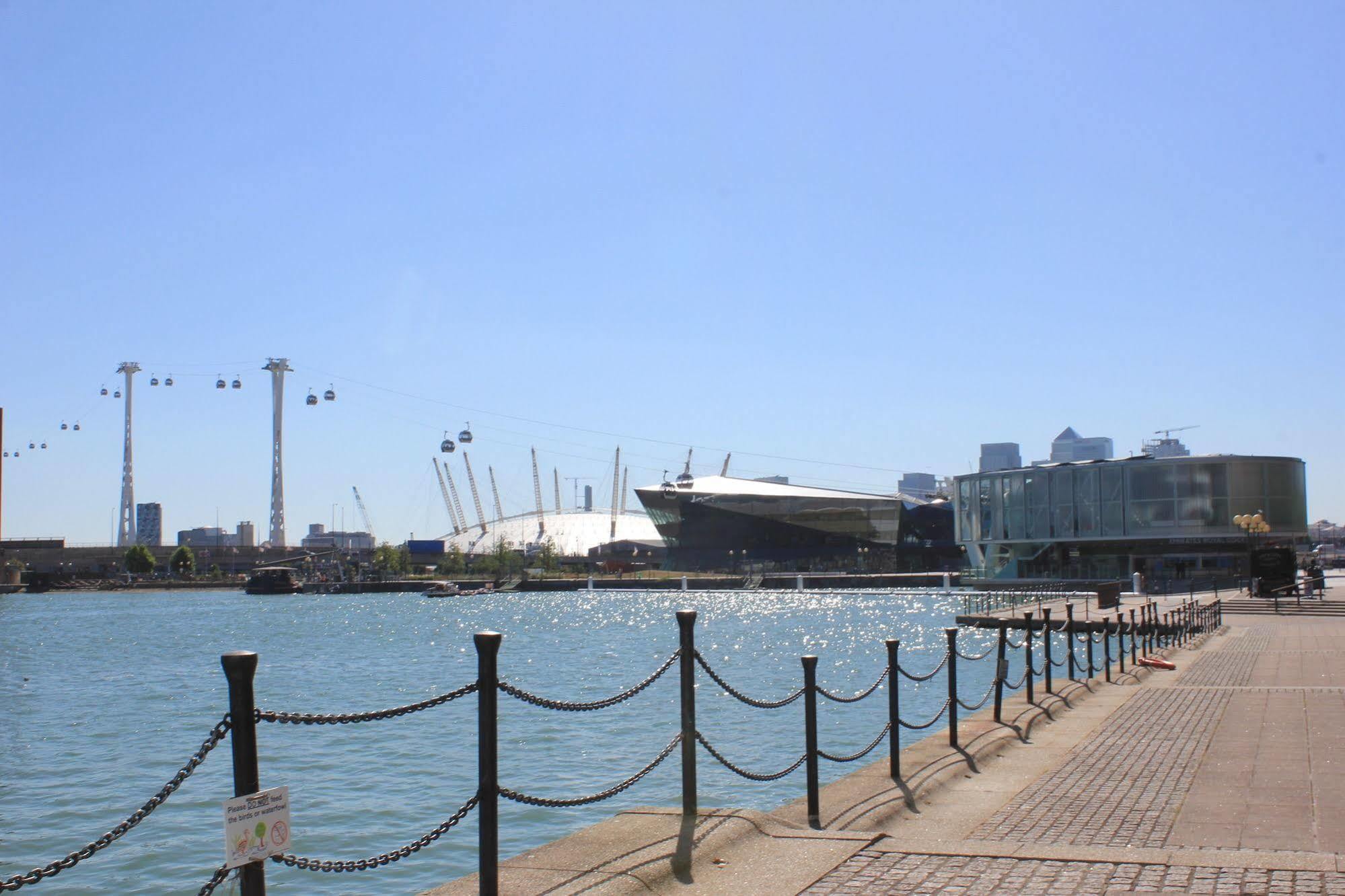Апартаменти Royal Victoria Docks Лондон Екстер'єр фото
